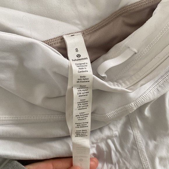 Lululemon High rise speed up shorts 2.5” size 8 - Picture 3 of 4